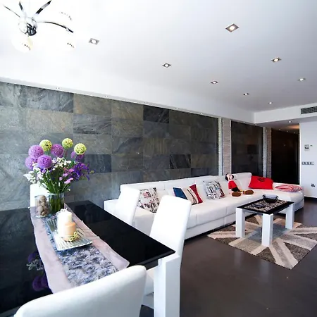 America Apartment *